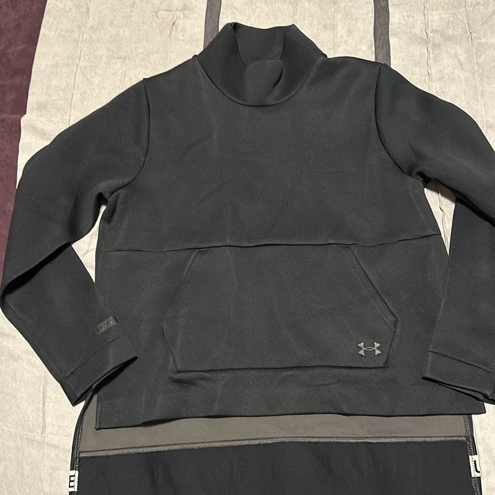 Under armour sweatshirt